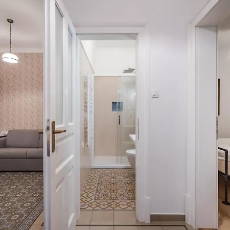 Bpr Kiraly Street Nest With A/c شقة