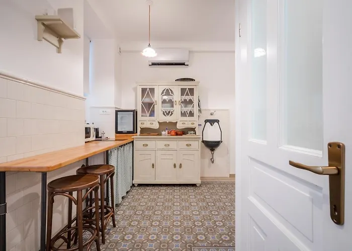 Bpr Kiraly Street Nest With A/c *