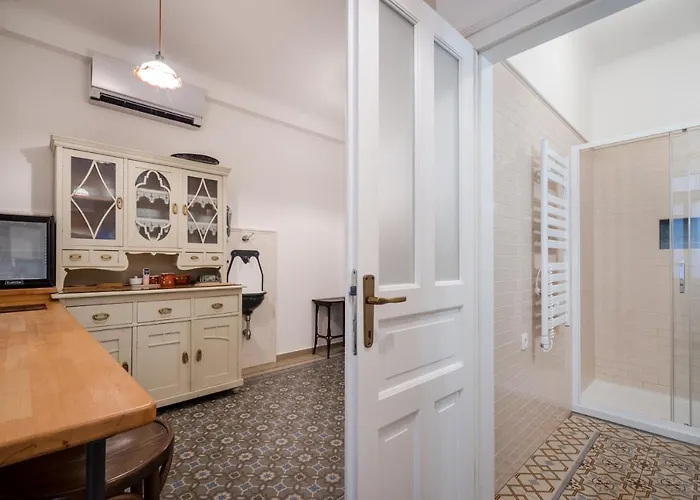 Bpr Kiraly Street Nest With A/c Lägenhet Budapest